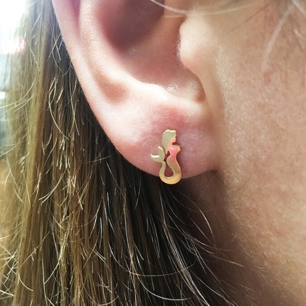 🎁💦🧜🏽♀️Gold Mermaid Earrings - Picture 2 of 4